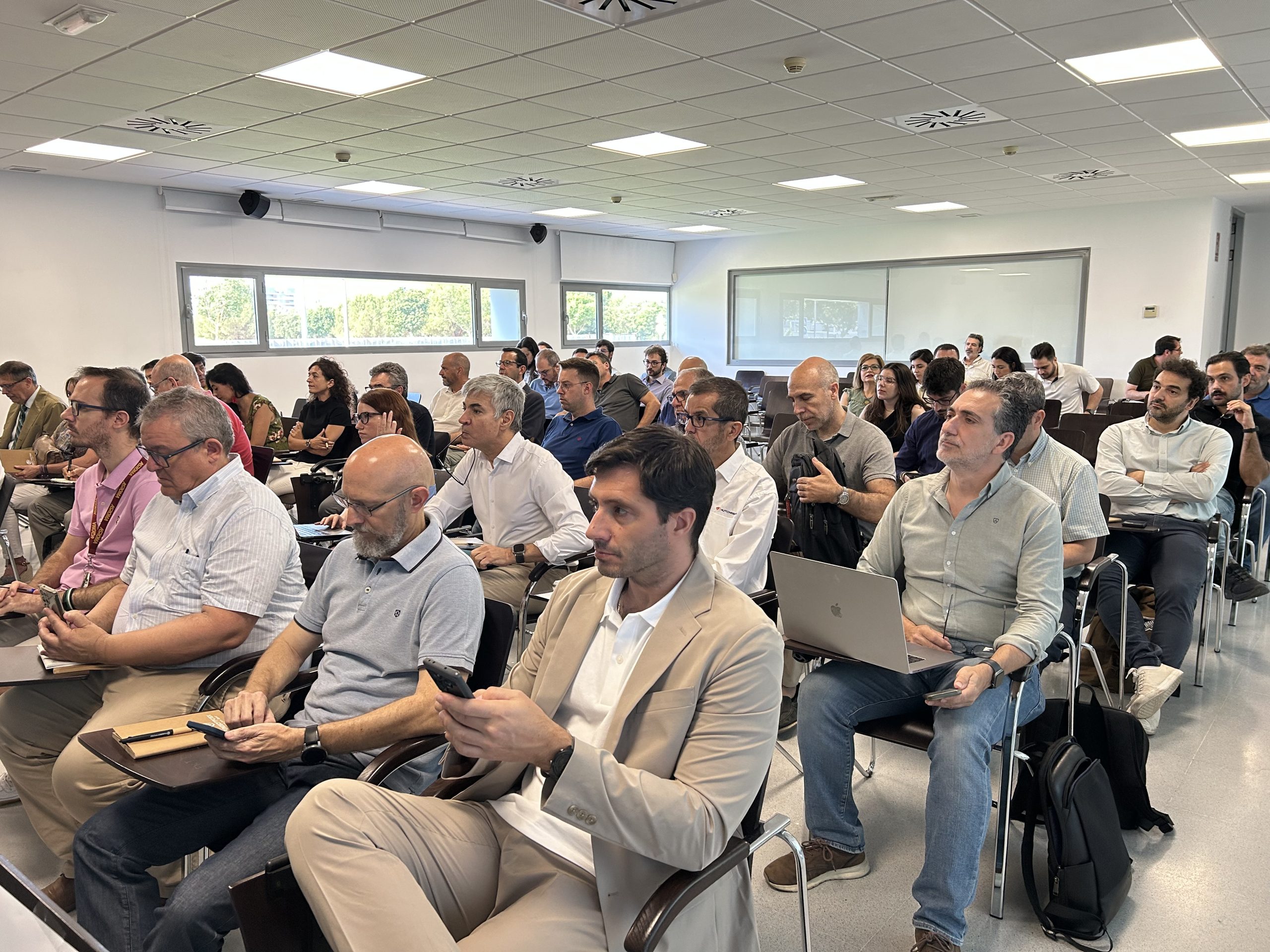 Más de 80 empresarios e investigadores participan en la Jornada sobre oportunidades de I+D en seguridad y defensa de Extremadura